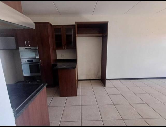 3 BEDROOM TOWNHOUSE FOR SALE IN FLORENTIA